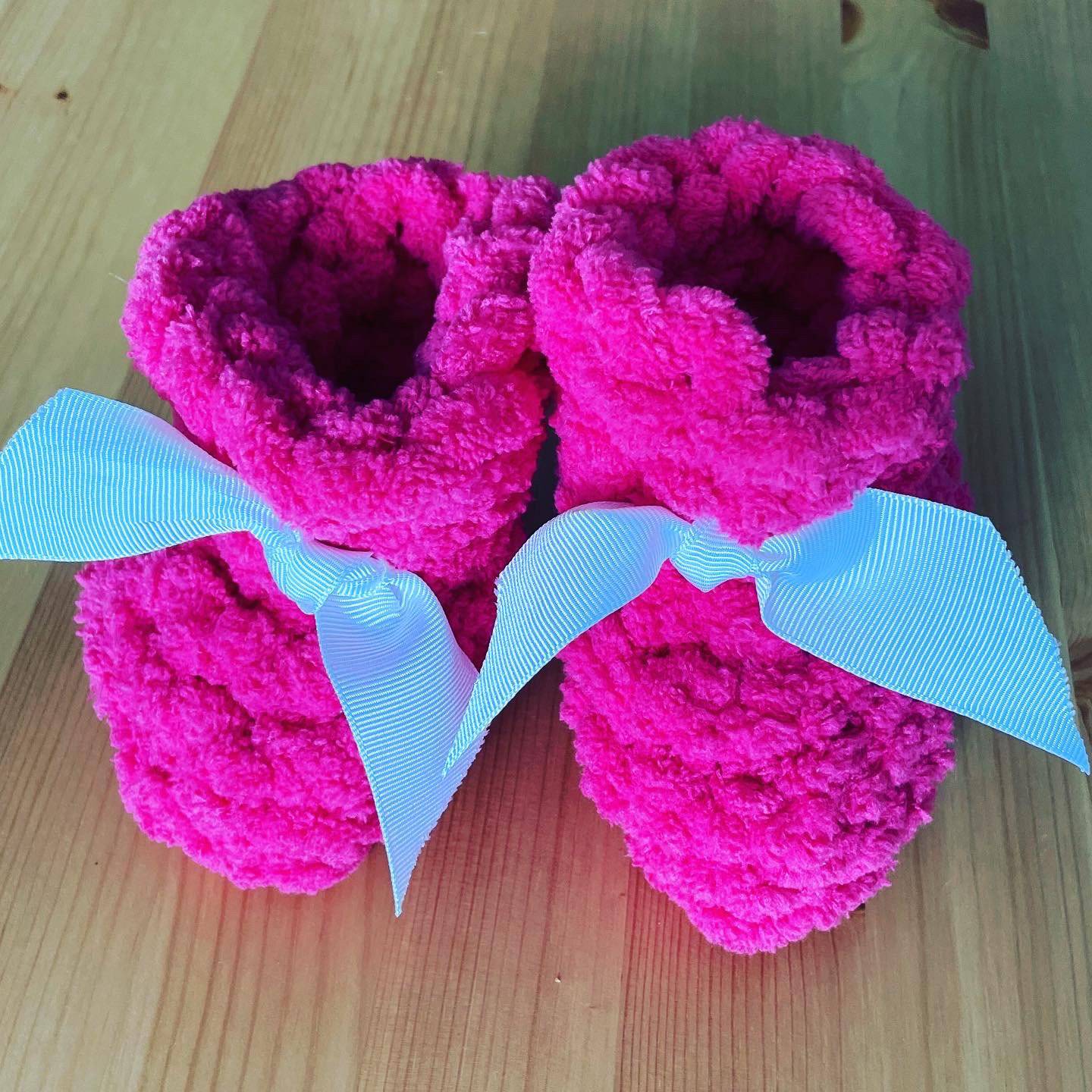 Chenille bootie slippers with bow detail, pink, small (S). Colour: pink.  Size: s