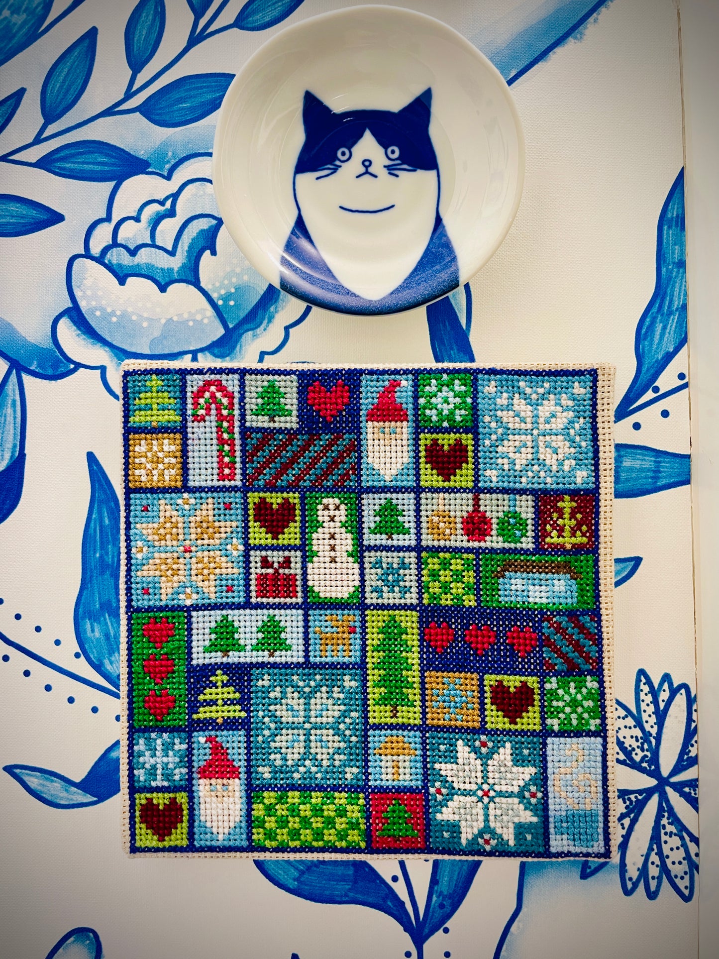 CROSS STITCH PATTERN: Happy Holidays