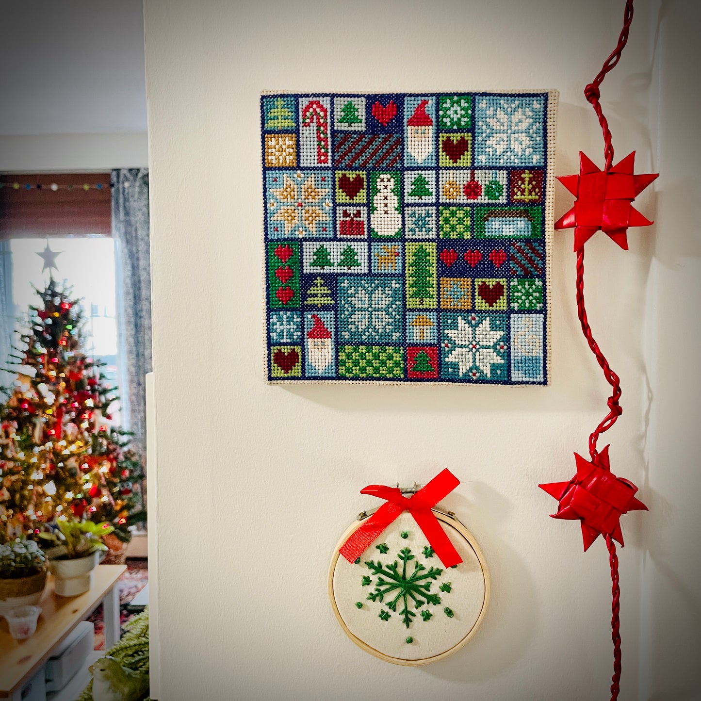 CROSS STITCH PATTERN: Happy Holidays