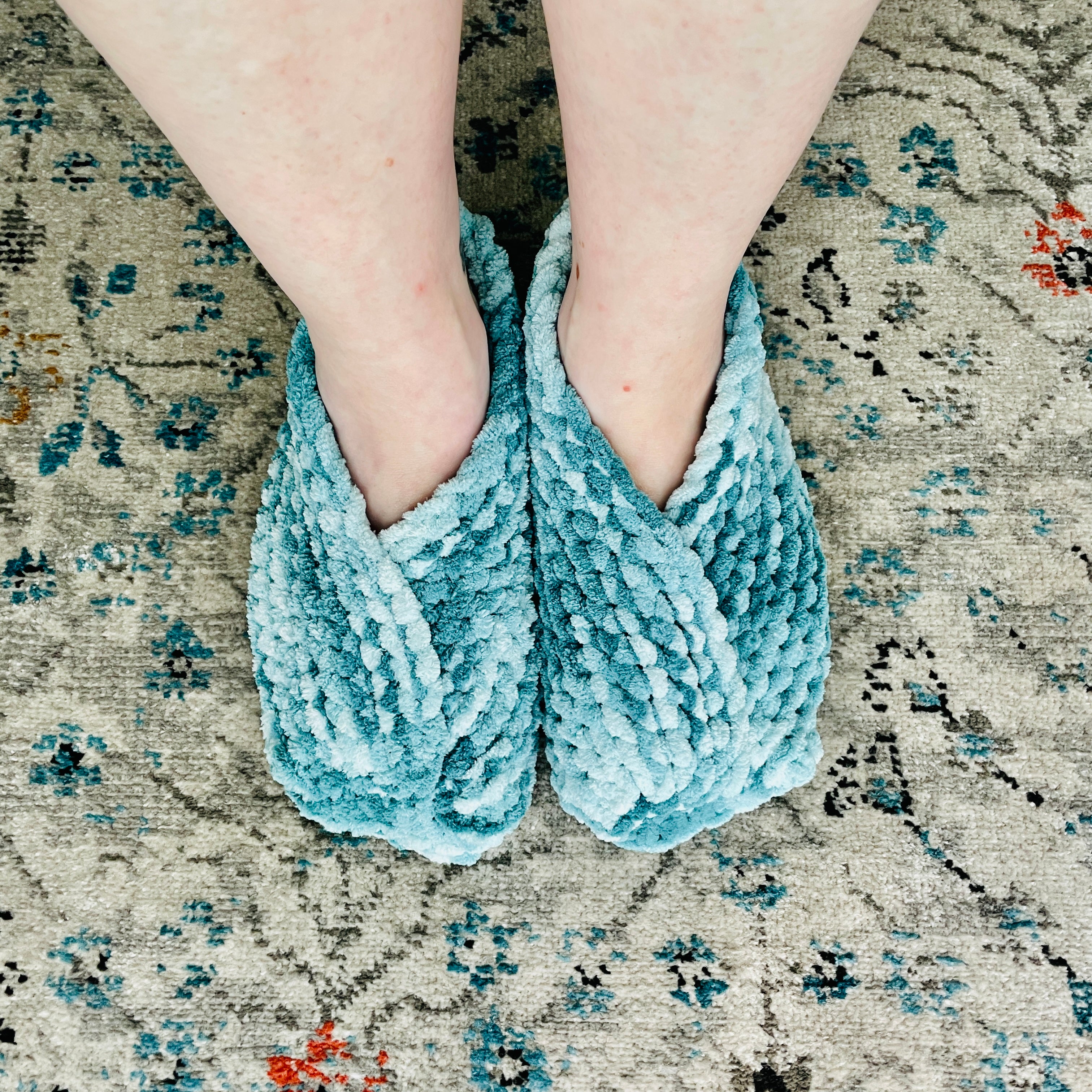 Finger discount knit slippers