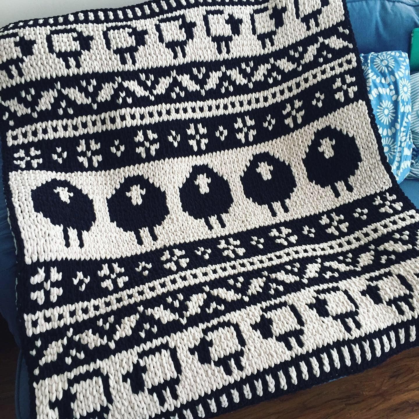 PATTERN Black Sheep White Sheep Scandinavian Blanket